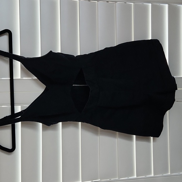 Urban Outfitters Black Overall Romper - size XS - Picture 2 of 8